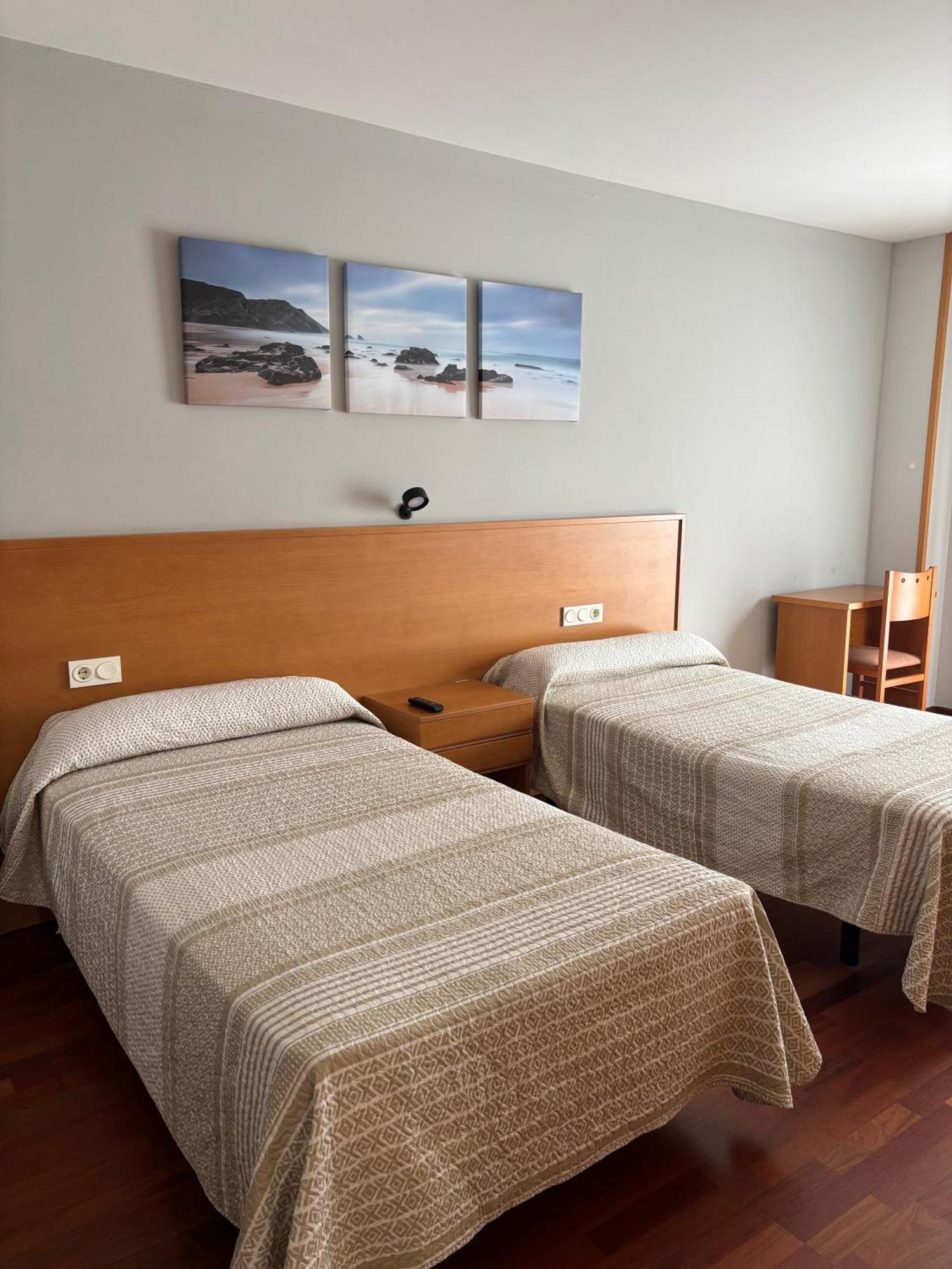 Twin Room,1774517093:JPEG